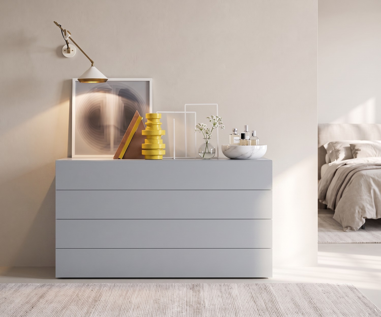 Comò Novamobili Easy a 4 cassetti Comò Easy a 4 cassetti di Novamobili in camera da letto: cassettiera grigio chiaro senza maniglie dal design moderno.