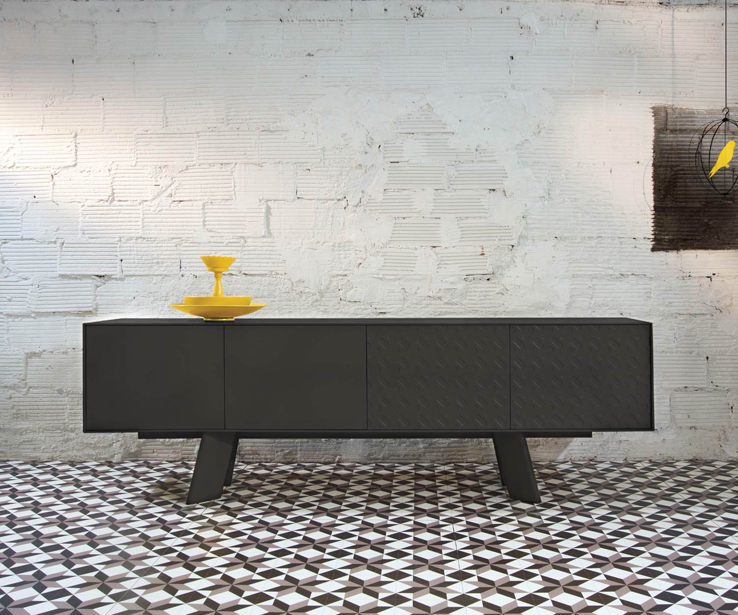 al2 Credenza Alhambra in nero su struttura in legno nero al2 Credenza Alhambra nera su struttura in legno nero