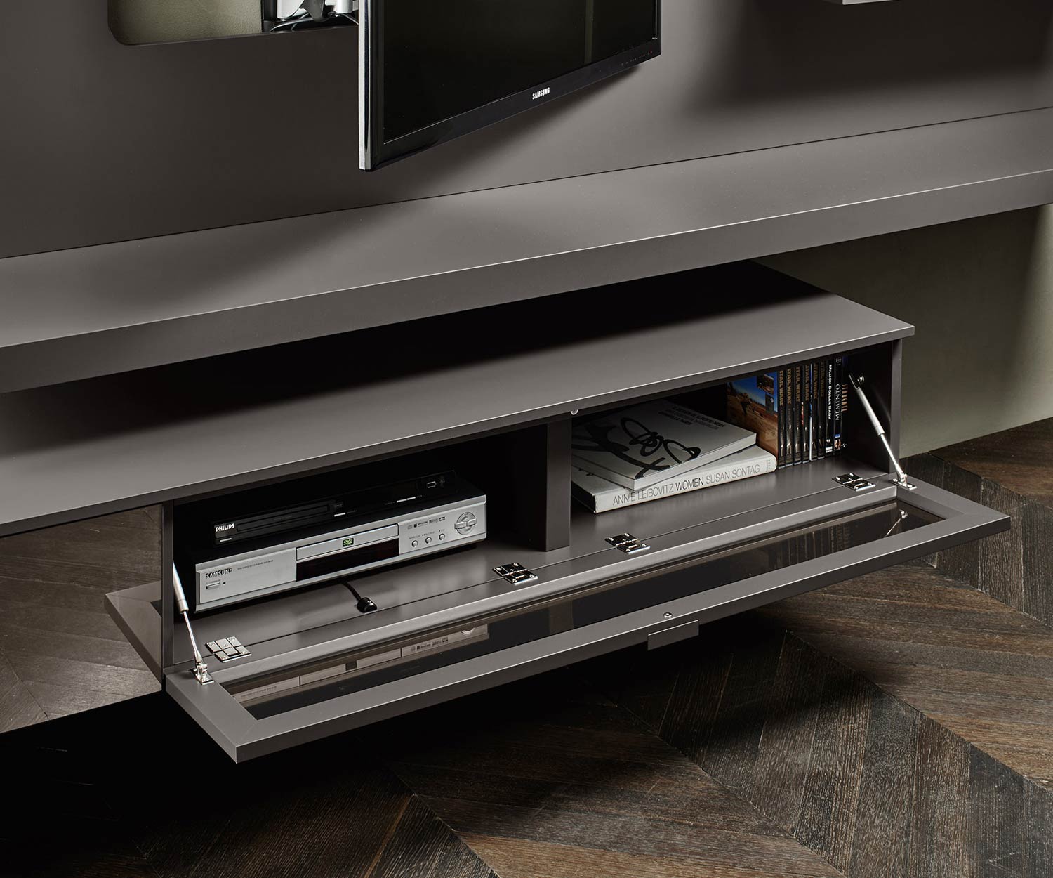 Pensili di alta qualità Livitalia Design C54 in dettaglio con porta a soffietto a infrarossi Pensili di alta qualità Livitalia Design C54 in dettaglio con porta a soffietto a infrarossi