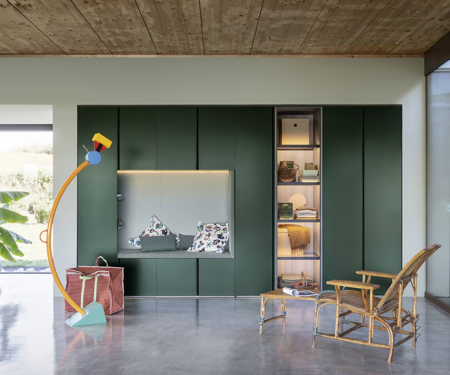 Moderno Novamobili Armadio di design Gola con seduta a panca Moderno Novamobili Armadio di design Gola con seduta a panca
