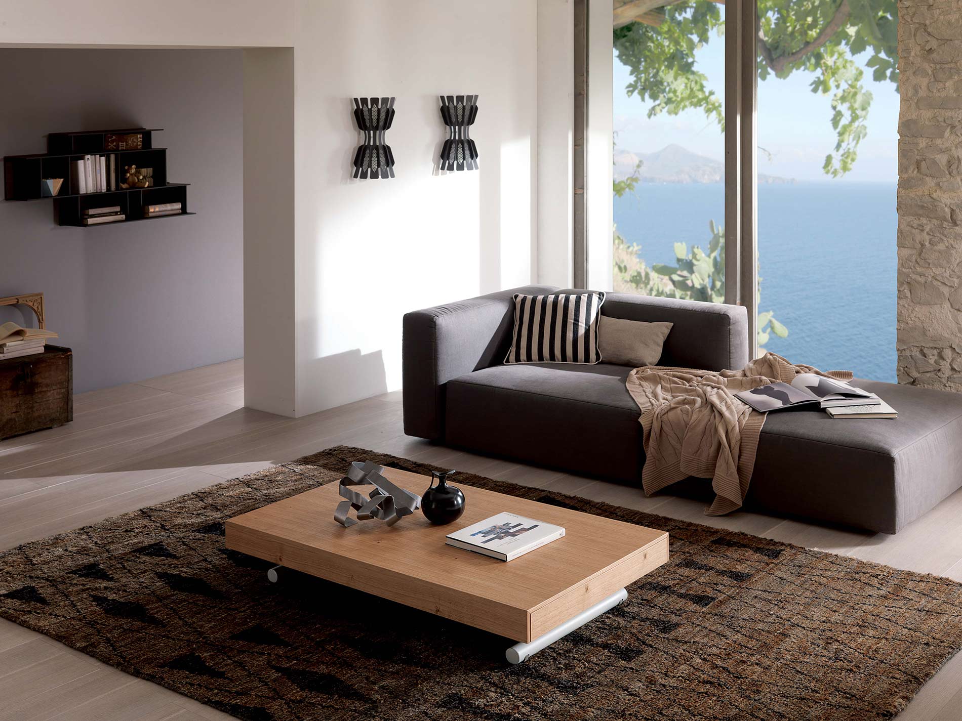 Tavolino in rovere regolabile in altezza