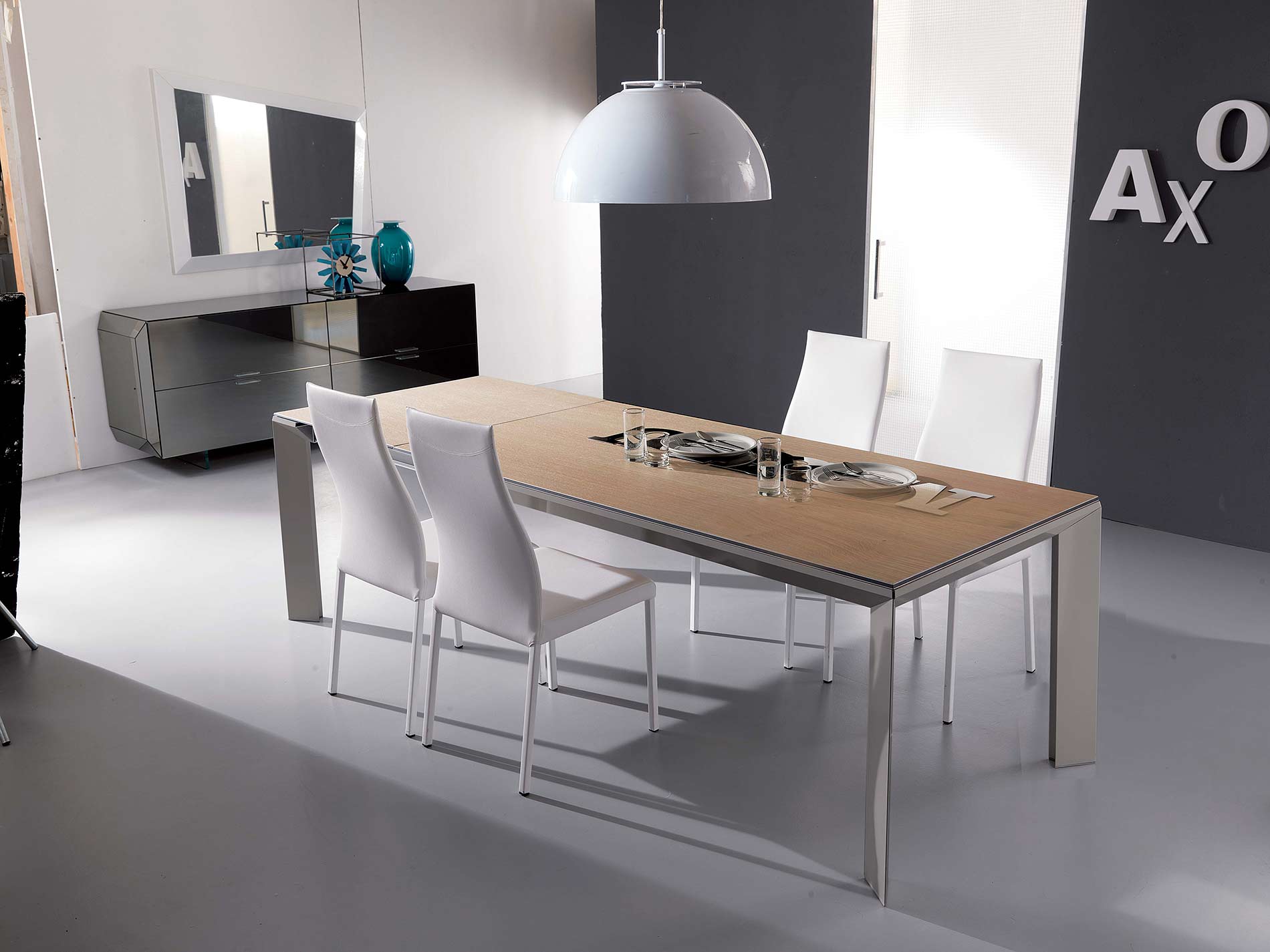 sedia in pelle bianca di design