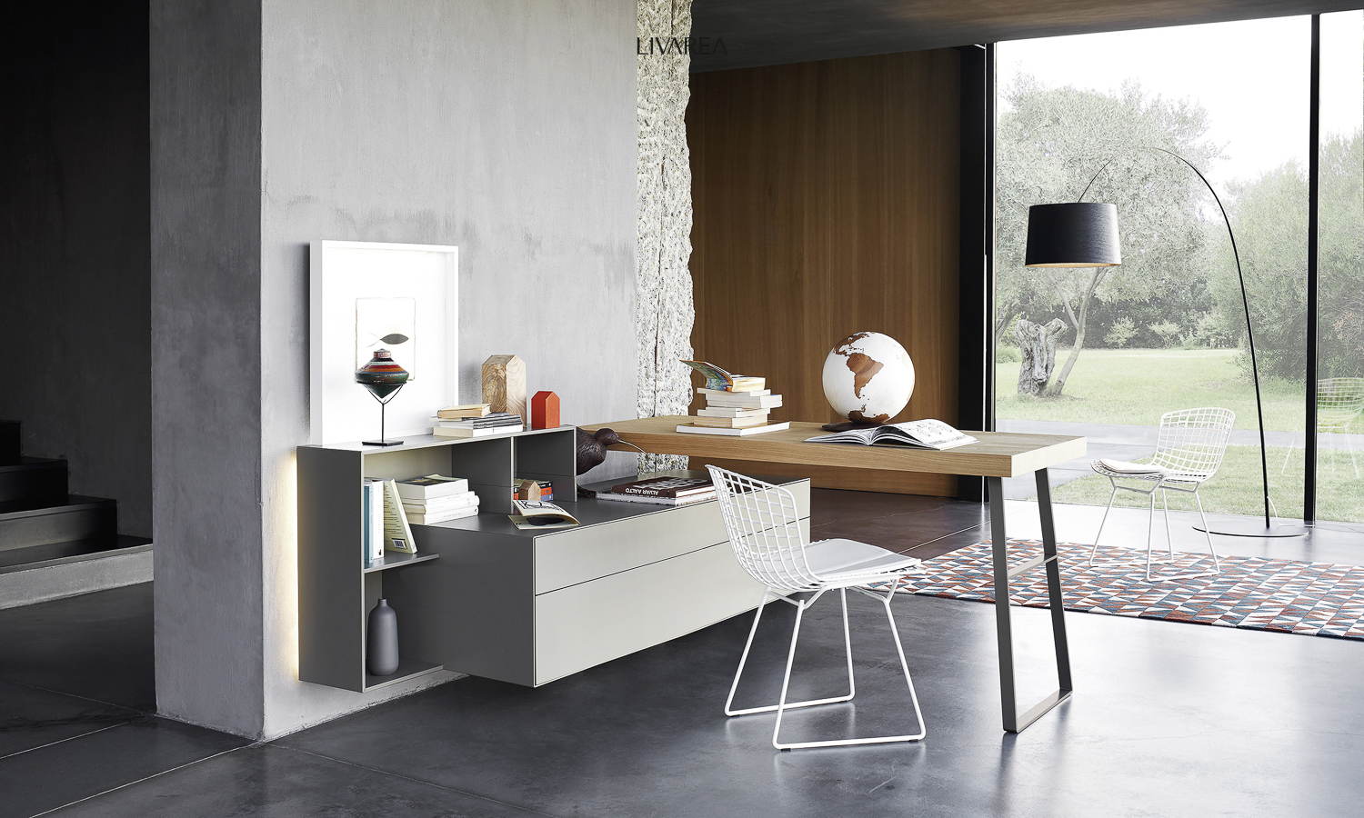 Cassettiera dal design versatile con scrivania in legno e scaffale annesso Cassettiera dal design versatile con scrivania in legno e scaffale annesso