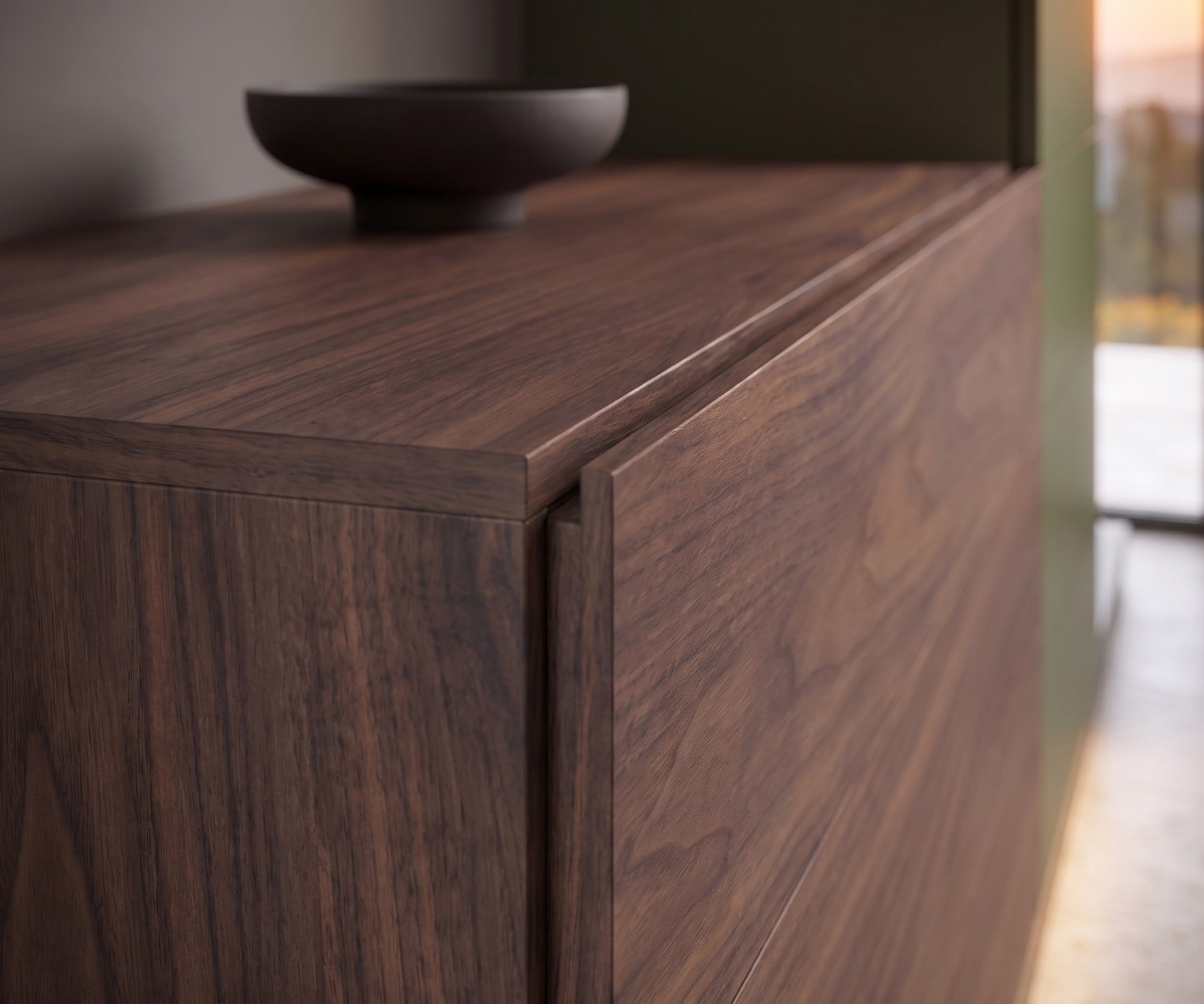 Cassettiera di design Novamobili Easy 9 per camera da letto in legno di noce con cassetti senza maniglie.
