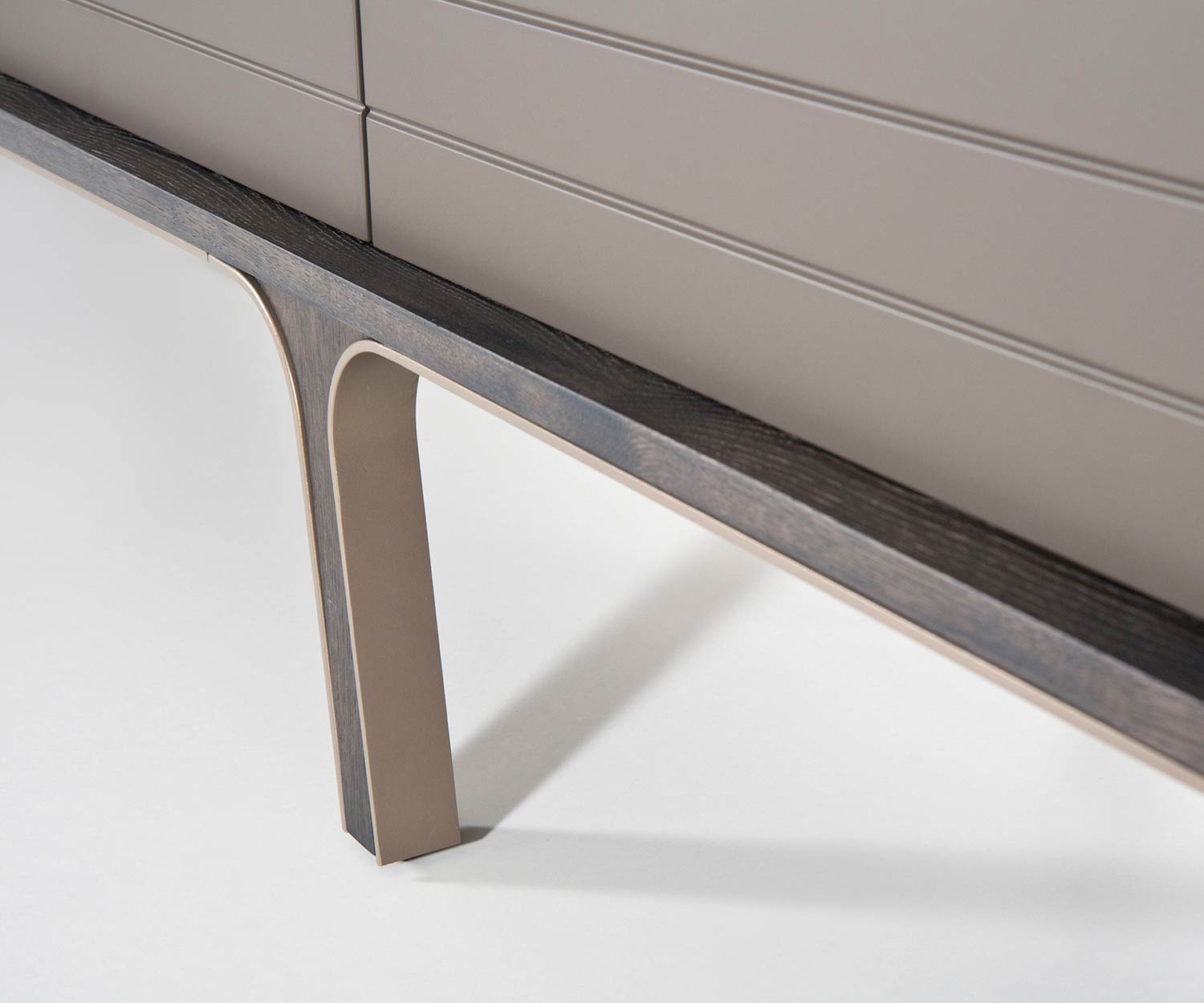 Moderno al2 Mobius 004 Design TV design Lavagna frontale e piedini in dettaglio in grigio