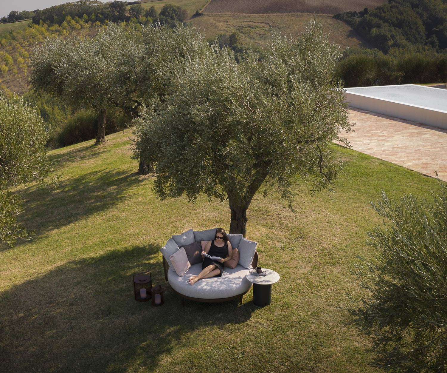 Shady Todus Baza Round Design daybed da giardino sotto l'albero Shady Todus Baza Round Design daybed da giardino sotto un albero