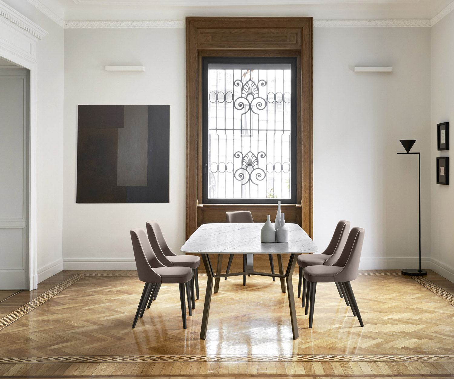 Tavolo da pranzo rettangolare di design Ferro Livitalia piano bianco effetto marmo con base in acciaio