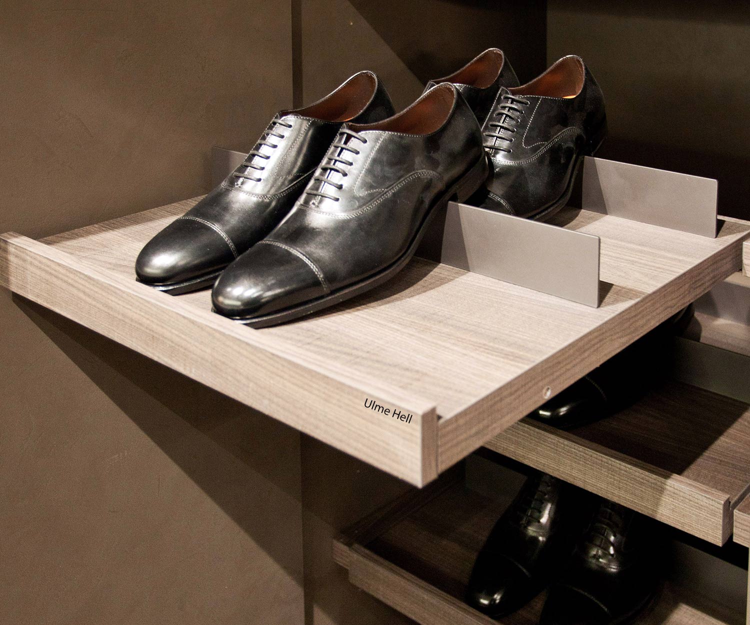 Esclusiva scarpiera Livitalia Design con ripiani estraibili per le scarpe