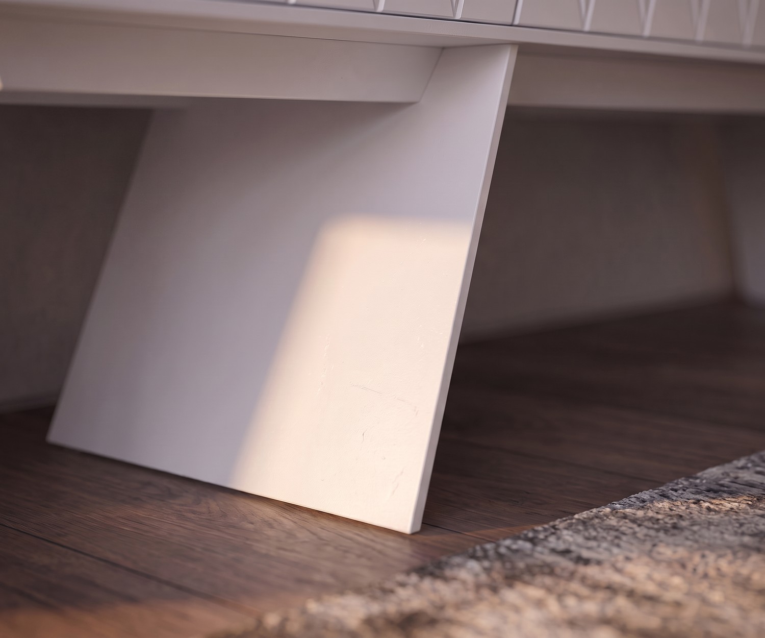 Dettaglio del piedino del lowboard di design al2 e-klipse 008, elegante base in legno bianco su pavimento scuro.