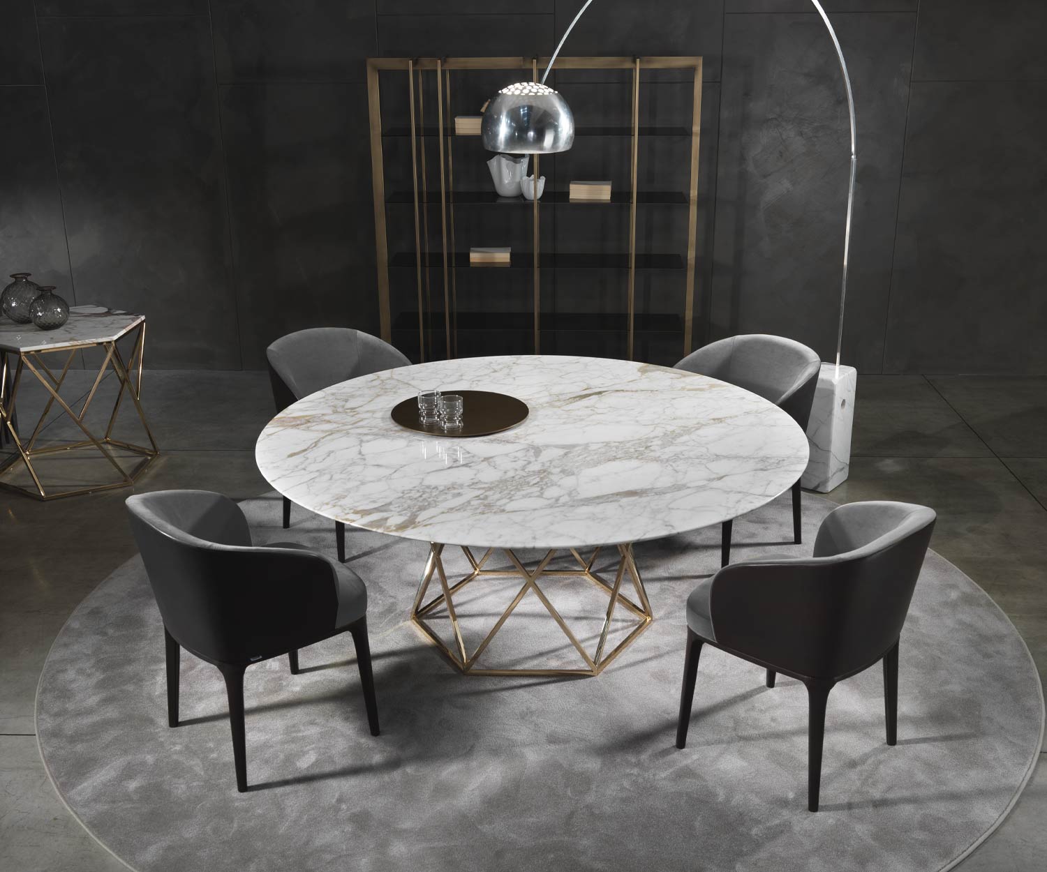 Moderno Marelli Poltrona di design Parigi con tavolo da pranzo in sala da pranzo