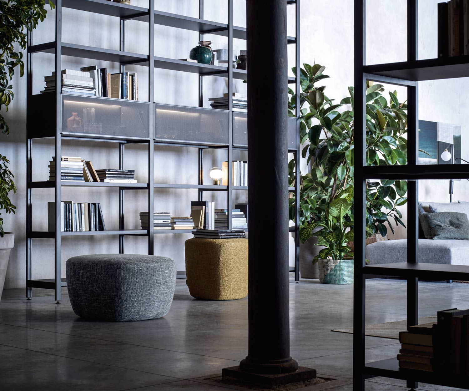 Moderno Novamobili Mensola in pontile fino al soffitto Moderno Novamobili Mensola in pontile fino al soffitto